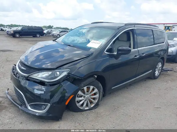 2C4RC1BG1HR705602 2017 CHRYSLER PACIFICA - Image 2