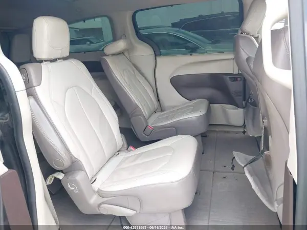 2C4RC1BG1HR705602 2017 CHRYSLER PACIFICA - Image 8