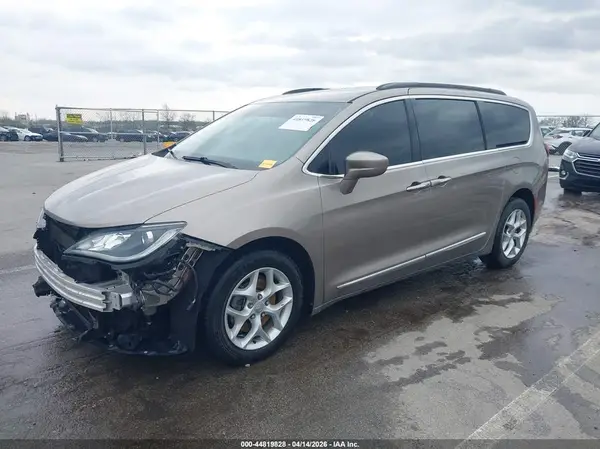 2C4RC1BG1HR708208 2017 CHRYSLER PACIFICA - Image 2