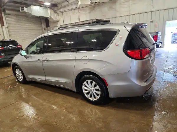 2C4RC1BG1HR720620 2017 CHRYSLER PACIFICA - Image 2