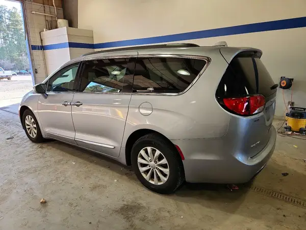 2C4RC1BG1HR729351 2017 CHRYSLER PACIFICA - Image 2
