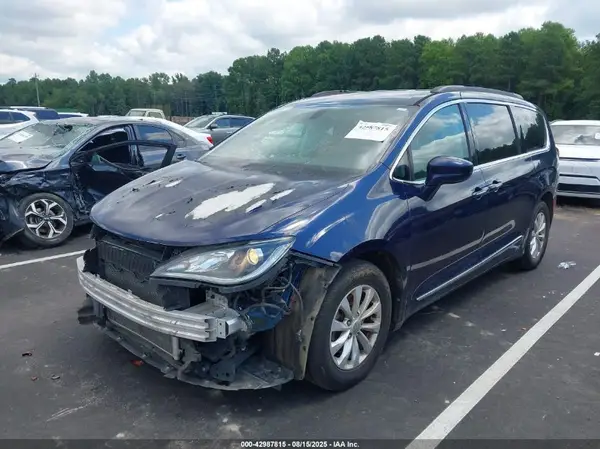 2C4RC1BG1HR757120 2017 CHRYSLER PACIFICA - Image 2