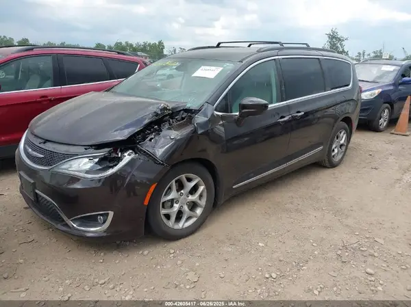 2C4RC1BG1HR763113 2017 CHRYSLER PACIFICA - Image 2