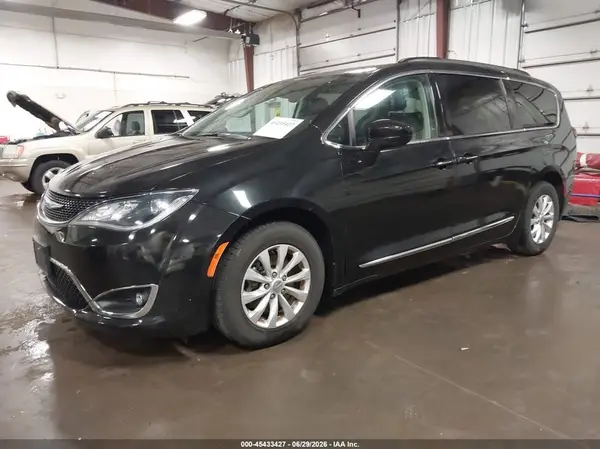 2C4RC1BG1HR763502 2017 CHRYSLER PACIFICA - Image 2