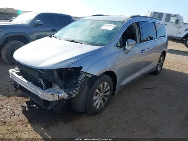 2C4RC1BG1HR770370 2017 CHRYSLER PACIFICA - Image 2