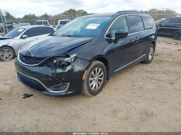 2C4RC1BG1HR788061 2017 CHRYSLER PACIFICA - Image 2