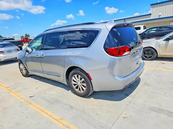 2C4RC1BG1HR788108 2017 CHRYSLER PACIFICA - Image 2