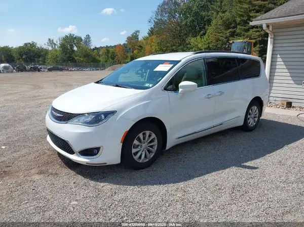 2C4RC1BG1HR788304 2017 CHRYSLER PACIFICA - Image 2
