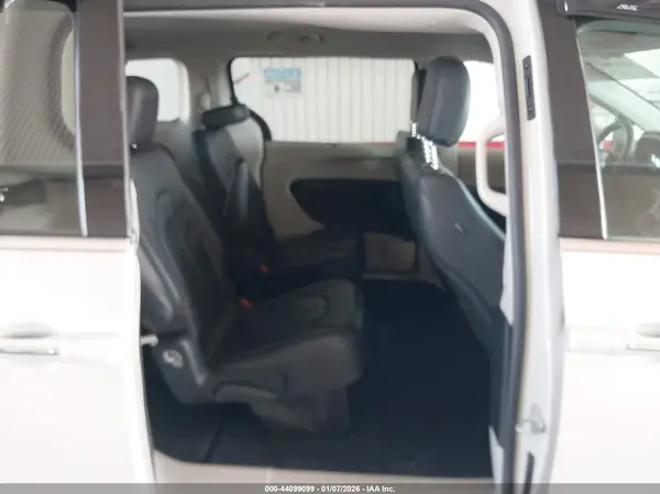 2C4RC1BG1HR788576 2017 CHRYSLER PACIFICA - Image 8