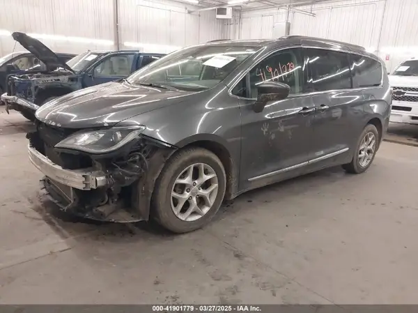 2C4RC1BG1HR794961 2017 CHRYSLER PACIFICA - Image 2