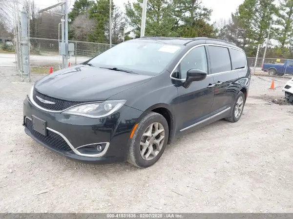 2C4RC1BG1HR795009 2017 CHRYSLER PACIFICA - Image 2