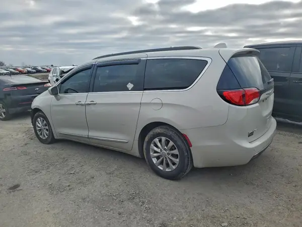 2C4RC1BG1HR795169 2017 CHRYSLER PACIFICA - Image 2