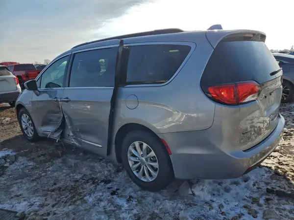 2C4RC1BG1HR795270 2017 CHRYSLER PACIFICA - Image 2