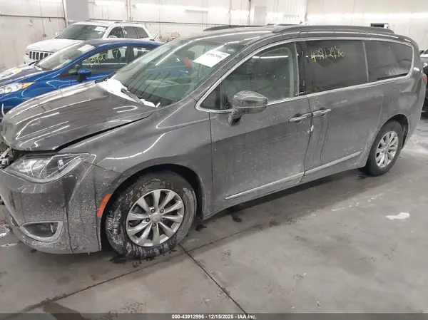 2C4RC1BG1HR795382 2017 CHRYSLER PACIFICA - Image 2