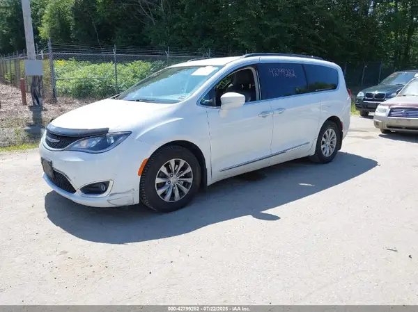 2C4RC1BG1HR795852 2017 CHRYSLER PACIFICA - Image 2