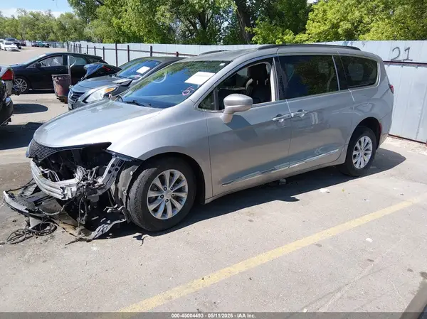 2C4RC1BG1HR803058 2017 CHRYSLER PACIFICA - Image 2