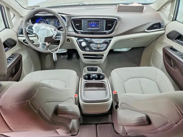 2C4RC1BG1HR804534 2017 CHRYSLER PACIFICA - Image 8
