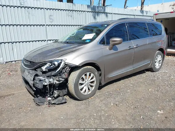 2C4RC1BG1HR804579 2017 CHRYSLER PACIFICA - Image 2