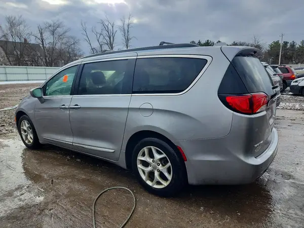 2C4RC1BG1HR809863 2017 CHRYSLER PACIFICA - Image 2
