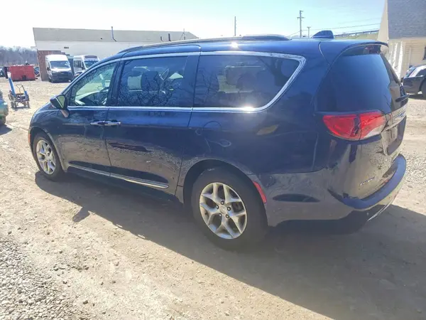 2C4RC1BG1HR816151 2017 CHRYSLER PACIFICA - Image 2