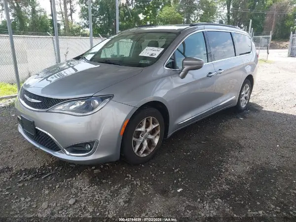 2C4RC1BG1HR816330 2017 CHRYSLER PACIFICA - Image 2