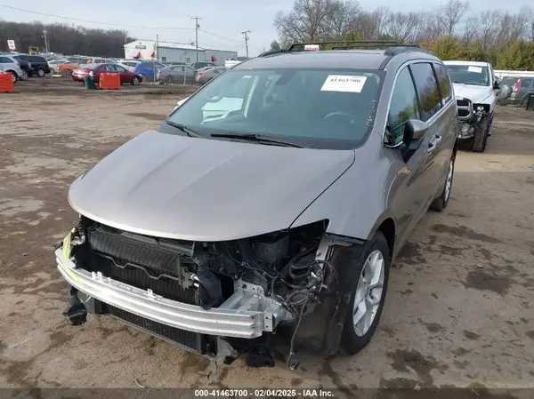 2C4RC1BG1HR817235 2017 CHRYSLER PACIFICA - Image 2