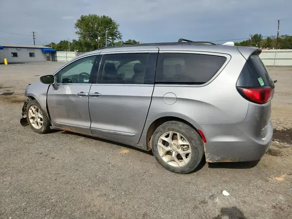 2C4RC1BG1HR831717 2017 CHRYSLER PACIFICA - Image 2