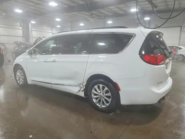 2C4RC1BG1HR832589 2017 CHRYSLER PACIFICA - Image 2