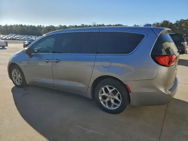 2C4RC1BG1HR841339 2017 CHRYSLER PACIFICA - Image 2