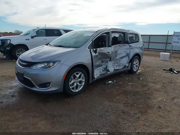 2C4RC1BG1HR841406 2017 CHRYSLER PACIFICA - Image 2