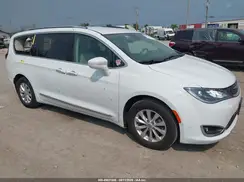 2C4RC1BG1JR104664 2018 CHRYSLER PACIFICA