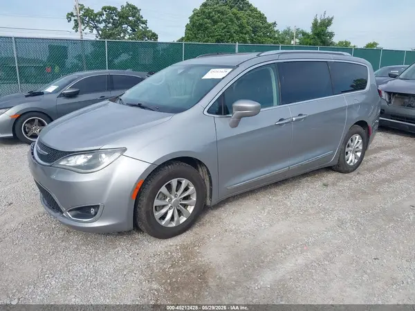 2C4RC1BG1JR112196 2018 CHRYSLER PACIFICA - Image 2