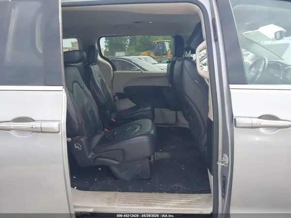 2C4RC1BG1JR112196 2018 CHRYSLER PACIFICA - Image 8