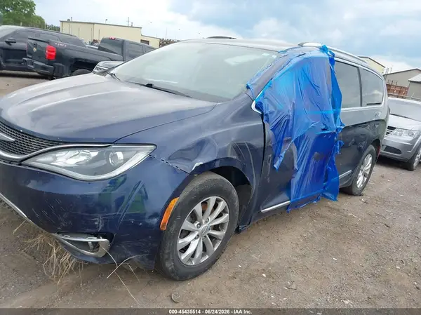 2C4RC1BG1JR114160 2018 CHRYSLER PACIFICA - Image 2