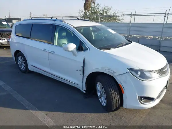 2C4RC1BG1JR118869 2018 CHRYSLER PACIFICA - Image 1