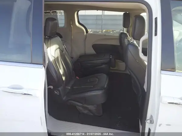 2C4RC1BG1JR118869 2018 CHRYSLER PACIFICA - Image 8