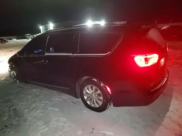 2C4RC1BG1JR123411 2018 CHRYSLER PACIFICA - Image 2
