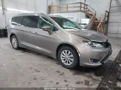 2C4RC1BG1JR132609 2018 CHRYSLER PACIFICA