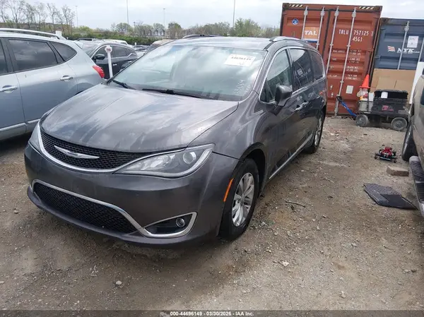 2C4RC1BG1JR133064 2018 CHRYSLER PACIFICA - Image 2