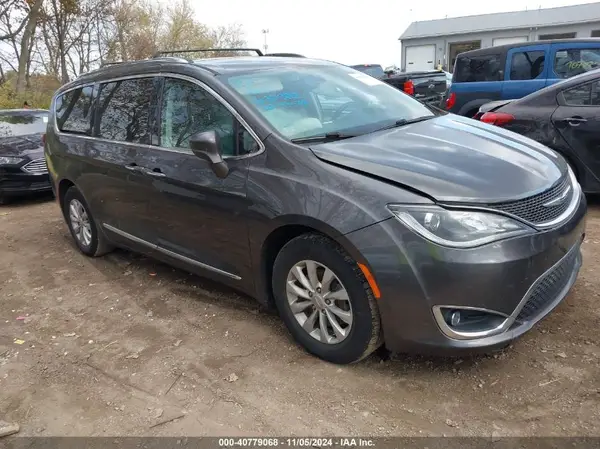 2C4RC1BG1JR142685 2018 CHRYSLER PACIFICA - Image 1