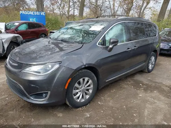 2C4RC1BG1JR142685 2018 CHRYSLER PACIFICA - Image 2