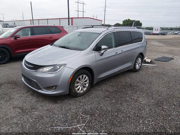 2C4RC1BG1JR142850 2018 CHRYSLER PACIFICA - Image 2