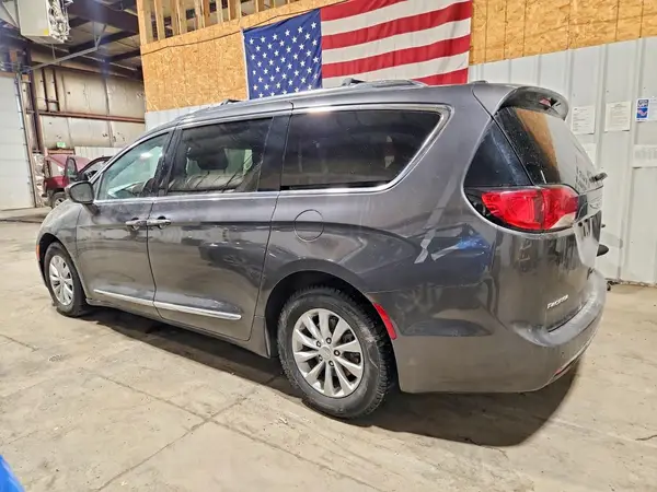 2C4RC1BG1JR142864 2018 CHRYSLER PACIFICA - Image 2