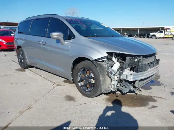 2C4RC1BG1JR157297 2018 CHRYSLER PACIFICA - Image 1