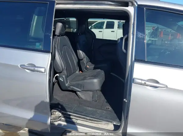 2C4RC1BG1JR157297 2018 CHRYSLER PACIFICA - Image 8