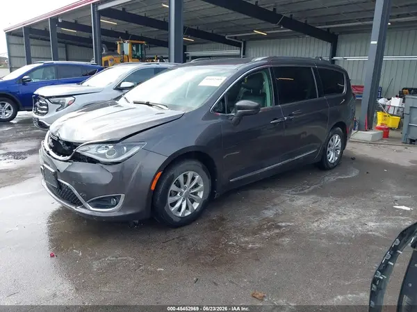 2C4RC1BG1JR185794 2018 CHRYSLER PACIFICA - Image 2