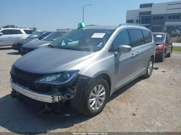 2C4RC1BG1JR211441 2018 CHRYSLER PACIFICA - Image 2