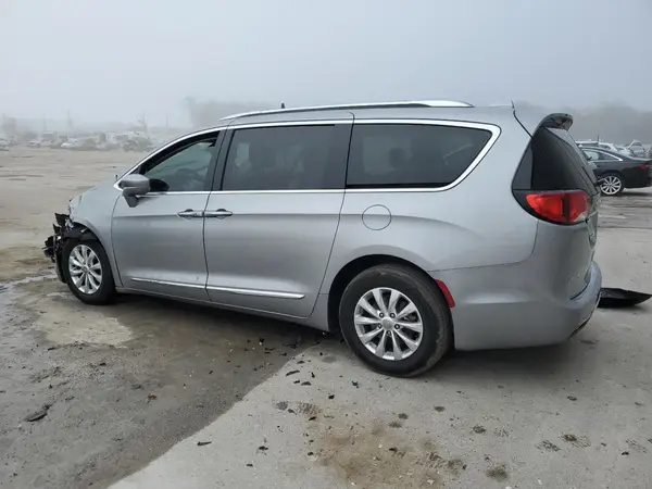 2C4RC1BG1JR214226 2018 CHRYSLER PACIFICA - Image 2