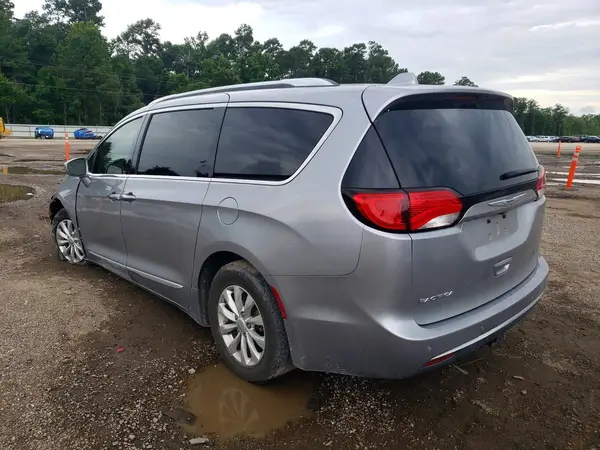 2C4RC1BG1JR217692 2018 CHRYSLER PACIFICA - Image 2