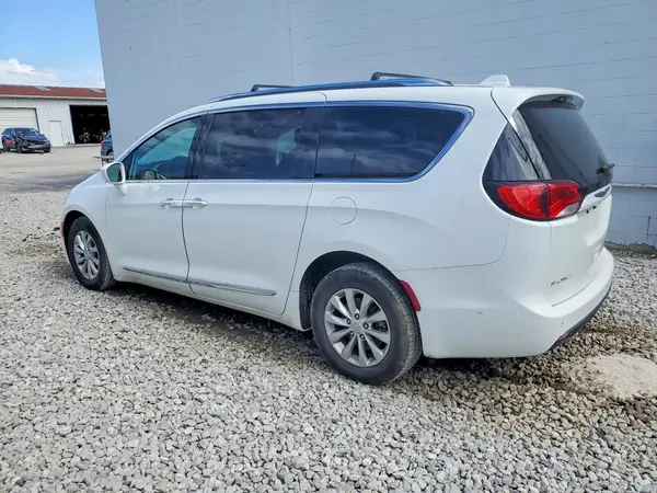 2C4RC1BG1JR233505 2018 CHRYSLER PACIFICA - Image 2